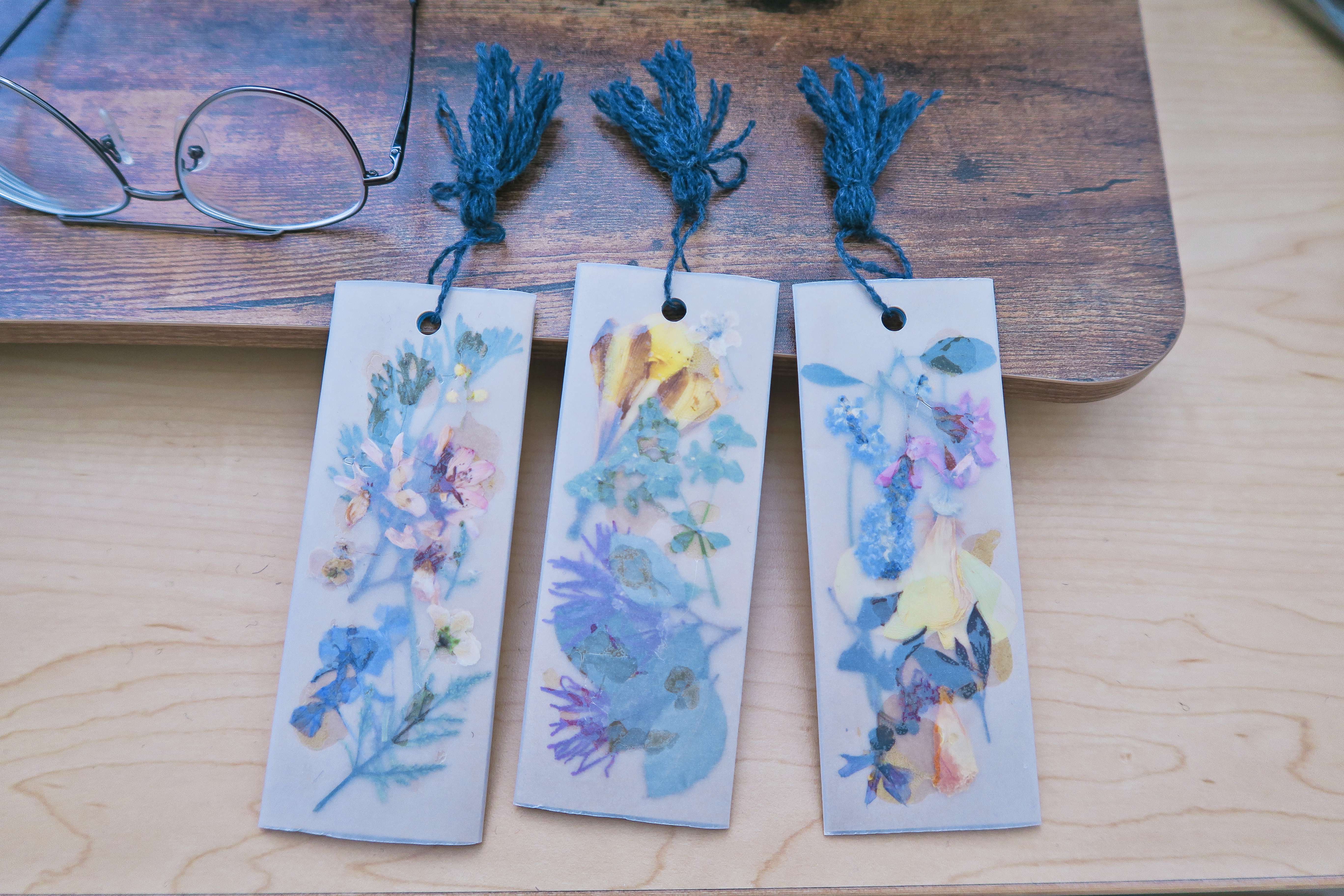 Assorted bookmarks with dry flowers